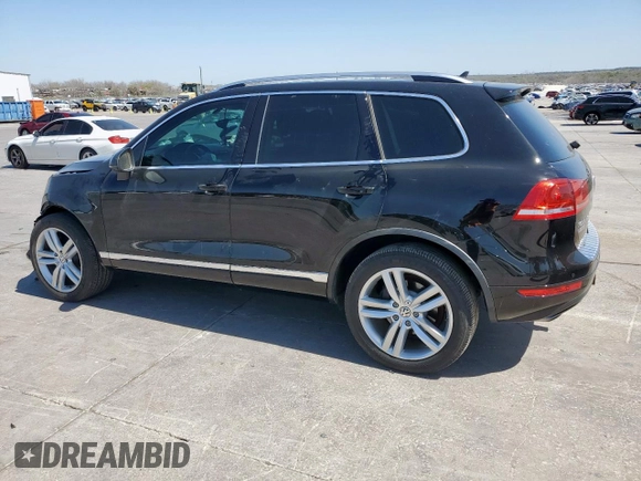 2013 Volkswagen Touareg Exec z VIN WVGEF9BPXDD007602, wystawiony jako Copart lot #50031785 z przebiegiem 93 859 mil mil oraz Szkody całkowita. Historia ofert i sprzedaży dostępna na DreamBid. Obrazek 2.