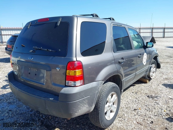 2006 Ford Escape XLT with VIN 1FMYU03106KA54774, listed as a IAAI auction lot 41940956 with 146,674 mi miles. Bid and sale history available at carsss.com. Image 4.