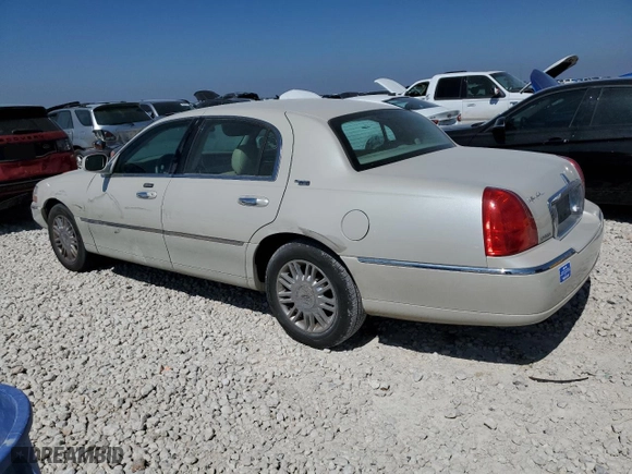 2007 Lincoln Town Car Signature Limited with VIN 1LNHM82V97Y613627, listed as a Copart auction lot 48989505 with 113,786 mi miles and Salvage Title. Bid and sale history available at carsss.com. Image 2.