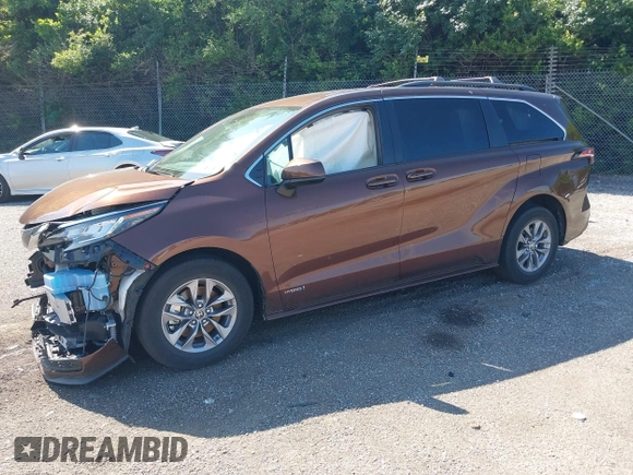 2021 Toyota Sienna LE z VIN 5TDKRKEC0MS062918, wystawiony jako IAAI lot #42382540 z przebiegiem 54 271 mil mil oraz . Historia ofert i sprzedaży dostępna na DreamBid. Obrazek 2.