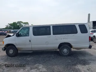 2006 Ford Econoline Passenger XL z VIN 1FBSS31L76DA90525, wystawiony jako IAAI lot #42449803 z przebiegiem Nie podano mil oraz . Historia ofert i sprzedaży dostępna na DreamBid. Obrazek 15.