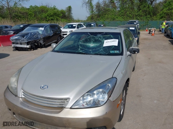 2002 Lexus ES 300 with VIN JTHBF30G525020352, listed as a IAAI auction lot 42122003 with 230,774 mi miles. Bid and sale history available at carsss.com. Image 6.