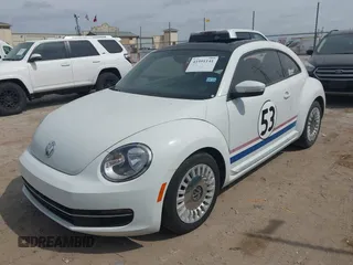 2015 Volkswagen Beetle 1.8T w/Sun z VIN 3VWJ07AT9FM636098, wystawiony jako IAAI lot #41991141 z przebiegiem 72 982 mil mil oraz . Historia ofert i sprzedaży dostępna na DreamBid. Obrazek 2.