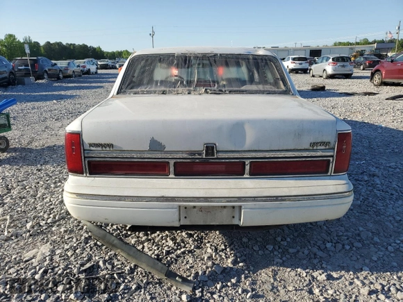 1996 Lincoln Town Car Signature with VIN 1LNLM82WXTY654457, listed as a Copart auction lot 53097635 with 257,446 mi miles and Salvage title. Bid and sale history available at DreamBid. Image 6.