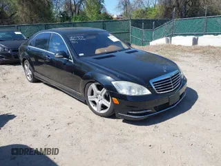2008 Mercedes-Benz S-Class 5.5L V8 with VIN WDDNG86X68A163977, listed as a IAAI auction lot 42073048 with 131,851 mi miles. Bid and sale history available at carsss.com. Image 1.