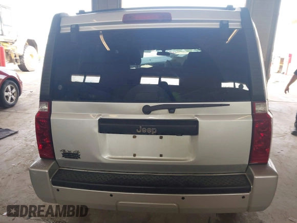 2010 Jeep Commander Sport z VIN 1J4RG4GK0AC105228, wystawiony jako IAAI lot #42558376 z przebiegiem Nie podano mil oraz . Historia ofert i sprzedaży dostępna na DreamBid. Obrazek 17.