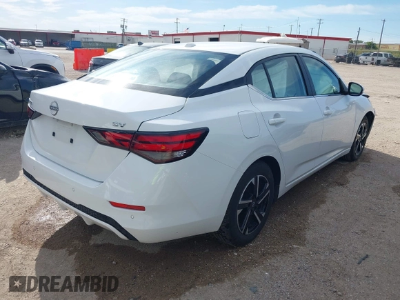 2024 Nissan Sentra SV z VIN 3N1AB8CV1RY332555, wystawiony jako IAAI lot #42321417 z przebiegiem 30 107 mil mil oraz . Historia ofert i sprzedaży dostępna na DreamBid. Obrazek 4.