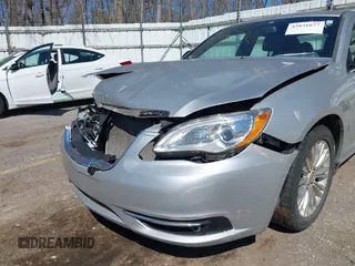2011 Chrysler 200 Limited z VIN 1C3BC2FB1BN568644, wystawiony jako IAAI lot #42031677 z przebiegiem 136 883 mil mil oraz . Historia ofert i sprzedaży dostępna na DreamBid. Obrazek 12.