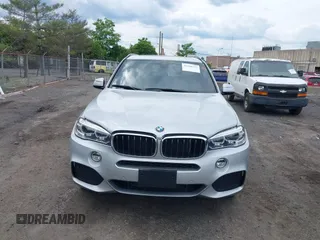2018 BMW X5 xDrive35i z VIN 5UXKR0C5XJ0Y00343, wystawiony jako IAAI lot #42368337 z przebiegiem 52 101 mil mil oraz . Historia ofert i sprzedaży dostępna na DreamBid. Obrazek 6.
