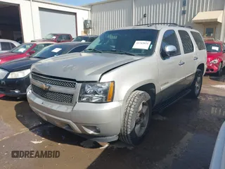 2007 Chevrolet Tahoe LTZ z VIN 1GNFC13J97R379542, wystawiony jako IAAI lot #41742034 z przebiegiem 256 267 mil mil oraz . Historia ofert i sprzedaży dostępna na DreamBid. Obrazek 2.