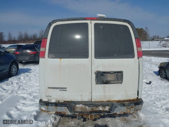 2012 Chevrolet Express Passenger 1LT with VIN 1GAZG1FG0C1150999, listed as a IAAI auction lot 41475070 with 334,911 mi miles. Bid and sale history available at carsss.com. Image 17.