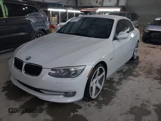 2012 BMW 3 Series 328i z VIN WBADW3C5XCE823077, wystawiony jako IAAI lot #41552466 z przebiegiem 133 228 mil mil oraz . Historia ofert i sprzedaży dostępna na DreamBid. Obrazek 2.