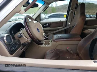 2005 Ford Expedition Eddie Bauer z VIN 1FMFU18525LB09713, wystawiony jako Copart lot #55100245 z przebiegiem Nie podano mil oraz Szkoda całkowita • Salvage title. Historia ofert i sprzedaży dostępna na DreamBid. Obrazek 7.