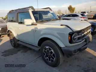 2021 Ford Bronco z VIN 1FMDE5AP0MLA98152, wystawiony jako Copart lot #84872094 z przebiegiem 10 907 mil mil oraz Szkoda całkowita • Salvage title. Historia ofert i sprzedaży dostępna na DreamBid. Obrazek 4.