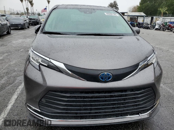 2023 Toyota Sienna XLE with VIN 5TDJRKEC1PS172117, listed as a Copart auction lot 49288195 with 44,109 mi miles and Salvage Title. Bid and sale history available at carsss.com. Image 5.