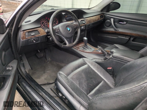 2009 BMW 3 Series 335i z VIN WBAWB73519P046670, wystawiony jako Copart lot #59224195 z przebiegiem 117 595 mil mil oraz Szkoda całkowita • Salvage title. Historia ofert i sprzedaży dostępna na DreamBid. Obrazek 8.