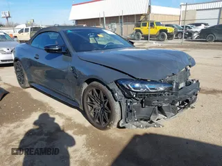 2022 BMW M4 Competition xDrive with VIN WBS33BA00NCJ63924, listed as a IAAI auction lot 41549620 with 9,046 mi miles. Bid and sale history available at carsss.com. Image 1.