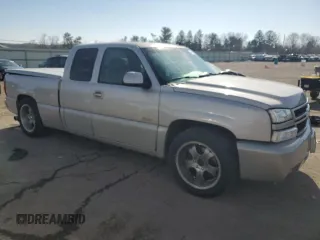 2006 Chevrolet Silverado SS z VIN 2GCEC19N561178209, wystawiony jako Copart lot #44487665 z przebiegiem 155 319 mil mil oraz Szkody całkowita. Historia ofert i sprzedaży dostępna na DreamBid. Obrazek 4.