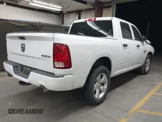 2013 Ram 1500 Express z VIN 1C6RR7KT0DS596371, wystawiony jako IAAI lot #42484590 z przebiegiem 132 743 mil mil oraz . Historia ofert i sprzedaży dostępna na DreamBid. Obrazek 4.