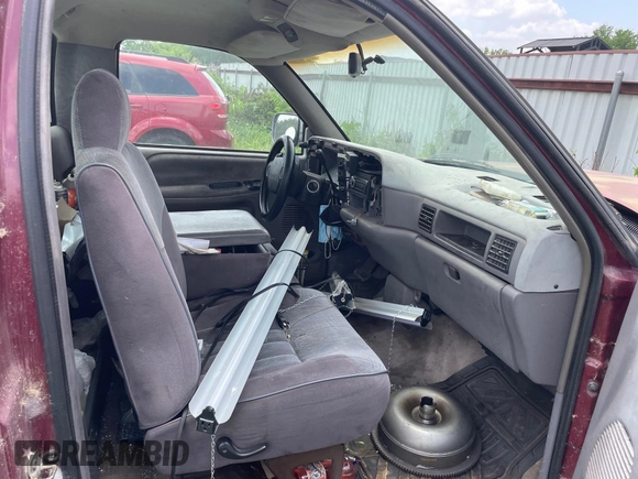 1995 Dodge 1500 z VIN 1B7HC16Y2SS102291, wystawiony jako IAAI lot #42312890 z przebiegiem 381 090 mil mil oraz . Historia ofert i sprzedaży dostępna na DreamBid. Obrazek 5.
