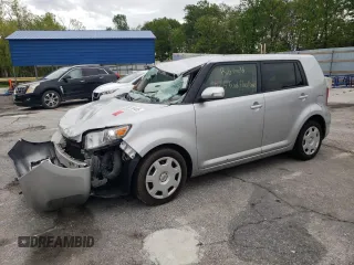 2013 Scion xB z VIN JTLZE4FEXDJ046670, wystawiony jako Copart lot #56118405 z przebiegiem 121 483 mil mil oraz Szkoda całkowita • Salvage title. Historia ofert i sprzedaży dostępna na DreamBid. Obrazek 1.