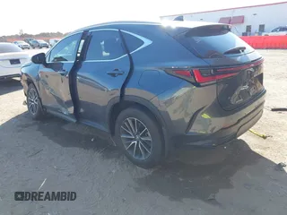 2024 Lexus NX 350h Premium z VIN 2T2GKCEZ4RC023717, wystawiony jako IAAI lot #41667789 z przebiegiem Nie podano mil oraz . Historia ofert i sprzedaży dostępna na DreamBid. Obrazek 3.
