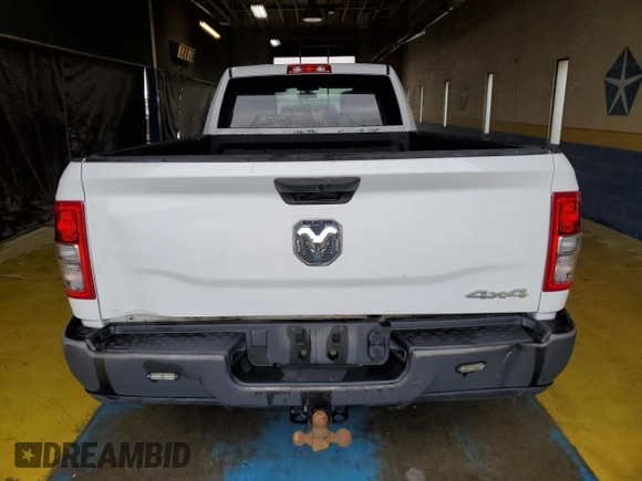 2022 Ram 2500 Tradesman z VIN 3C6UR5HJ9NG298656, wystawiony jako Copart lot #57645875 z przebiegiem 100 101 mil mil oraz Czysty tytuł • Clean title. Historia ofert i sprzedaży dostępna na DreamBid. Obrazek 6.