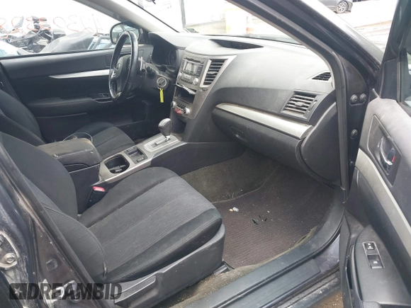 2013 Subaru Outback Premium z VIN 4S4BRBCC9D3323317, wystawiony jako IAAI lot #42303328 z przebiegiem 199 802 mil mil oraz . Historia ofert i sprzedaży dostępna na DreamBid. Obrazek 5.
