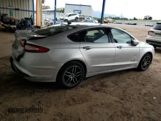 2013 Ford Fusion SE Hybrid z VIN 3FA6P0LU2DR104182, wystawiony jako Copart lot #63107545 z przebiegiem 249 317 mil mil oraz Szkoda całkowita • Salvage title. Historia ofert i sprzedaży dostępna na DreamBid. Obrazek 3.
