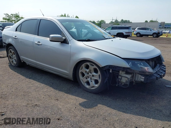 2010 Ford Fusion SE z VIN 3FAHP0HA8AR350320, wystawiony jako IAAI lot #42431622 z przebiegiem 245 719 mil mil oraz . Historia ofert i sprzedaży dostępna na DreamBid. Obrazek 1.