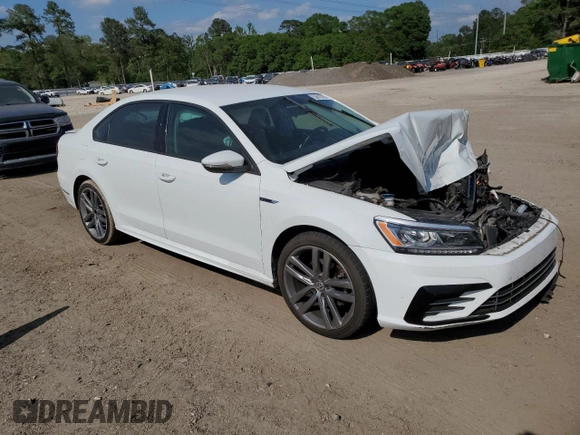 2018 Volkswagen Passat S z VIN 1VWAA7A34JC011566, wystawiony jako Copart lot #53610105 z przebiegiem 83 721 mil mil oraz Szkoda całkowita • Salvage title. Historia ofert i sprzedaży dostępna na DreamBid. Obrazek 4.