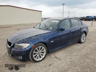 2011 BMW 3 Series 328i z VIN WBAPH7G55BNM58346, wystawiony jako Copart lot #56781795 z przebiegiem 139 789 mil mil oraz Czysty tytuł • Clean title. Historia ofert i sprzedaży dostępna na DreamBid. Obrazek 1.
