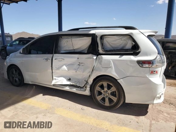 2019 Toyota Sienna SE z VIN 5TDXZ3DCXKS965992, wystawiony jako Copart lot #48266905 z przebiegiem 133 395 mil mil oraz Szkoda całkowita • Salvage title. Historia ofert i sprzedaży dostępna na DreamBid. Obrazek 2.