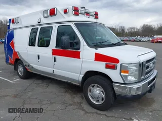 2013 Ford E-Series Commercial z VIN 1FDSS3ES7DDB35355, wystawiony jako IAAI lot #41853156 z przebiegiem 365 733 mil mil oraz . Historia ofert i sprzedaży dostępna na DreamBid. Obrazek 1.