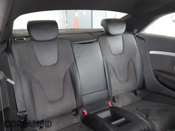 2013 Audi S5 Premium Plus z VIN WAUCGAFR7DA031148, wystawiony jako IAAI lot #42112636 z przebiegiem 89 036 mil mil oraz . Historia ofert i sprzedaży dostępna na DreamBid. Obrazek 8.