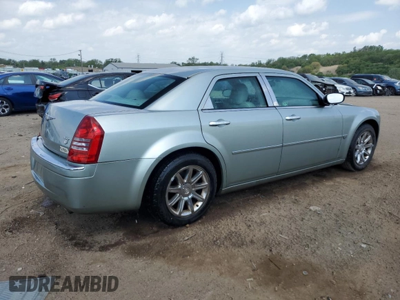 2005 Chrysler 300 C z VIN 2C3JA63H25H174455, wystawiony jako Copart lot #57106275 z przebiegiem 115 226 mil mil oraz Szkoda całkowita • Salvage title. Historia ofert i sprzedaży dostępna na DreamBid. Obrazek 3.