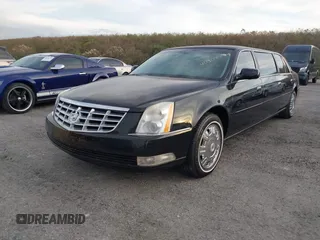2009 Cadillac DTS Professional Limousine z VIN 1GEEK90Y69U550200, wystawiony jako IAAI lot #40908599 z przebiegiem 56 415 mil mil oraz . Historia ofert i sprzedaży dostępna na DreamBid. Obrazek 2.