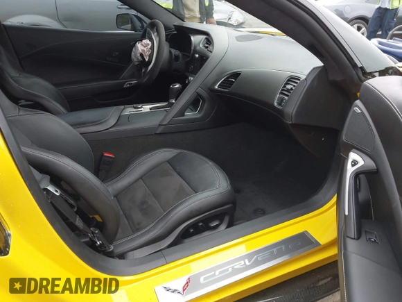 2015 Chevrolet Corvette Z06 3LZ z VIN 1G1YU2D67F5603369, wystawiony jako IAAI lot #42193440 z przebiegiem 17 618 mil mil oraz . Historia ofert i sprzedaży dostępna na DreamBid. Obrazek 5.