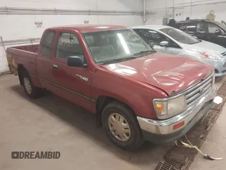 1995 Toyota T100 DX with VIN JT4VD12E0S0013715, listed as a IAAI auction lot 42140145 with 276,371 mi miles. Bid and sale history available at carsss.com. Image 1.