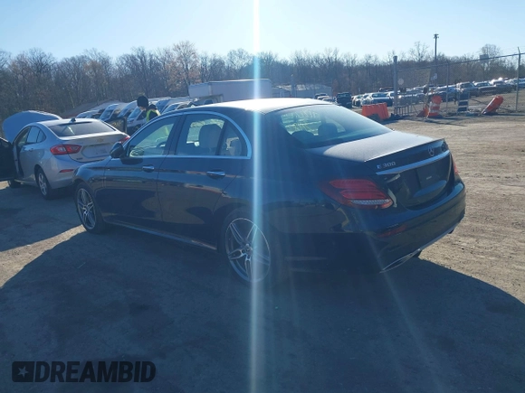 2019 Mercedes-Benz E-Class E 300 with VIN WDDZF4KB8KA592634, listed as a IAAI auction lot 41817498 with 103,676 mi miles. Bid and sale history available at carsss.com. Image 3.
