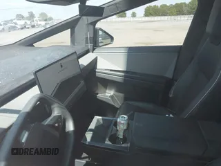2024 Tesla Cybertruck с VIN 7G2CEHED5RA053763, выставлен на аукционе IAAI как лот 42337217 с пробегом Не указан миль и . История ставок и продаж доступна на DreamBid. Изображение 7.