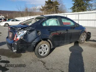 2015 Chevrolet Sonic LS z VIN 1G1JA5SG9F4128675, wystawiony jako Copart lot #88604995 z przebiegiem 124 289 mil mil oraz Szkoda całkowita • Salvage title. Historia ofert i sprzedaży dostępna na DreamBid. Obrazek 3.