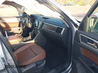 2023 Volkswagen Atlas SE with VIN 1V2HR2CA6PC523233, listed as a IAAI auction lot 41952399 with 28,387 mi miles and . Bid and sale history available at DreamBid. Image 5.