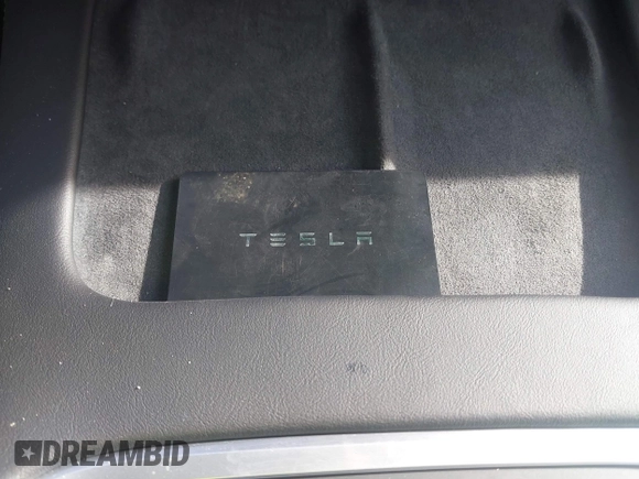 2025 Tesla Model Y Long Range with VIN 7SAYGDEE3SF218015, listed as a IAAI auction lot 41448106 with 1,588 mi miles and . Bid and sale history available at carsss.com. Image 11.