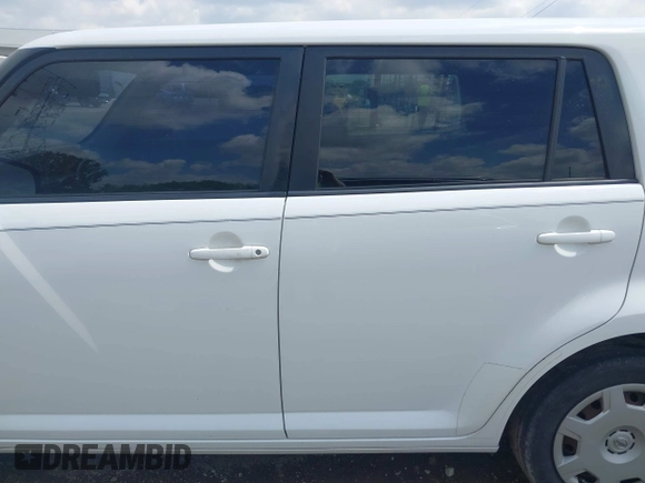 2009 Scion xB z VIN JTLKE50E791072263, wystawiony jako IAAI lot #42199771 z przebiegiem 164 071 mil mil oraz . Historia ofert i sprzedaży dostępna na DreamBid. Obrazek 14.