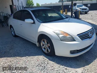 2007 Nissan Altima 2.5 with VIN 1N4AL21E77N491476, listed as a IAAI auction lot 42082834 with 284,079 mi miles. Bid and sale history available at carsss.com. Image 1.