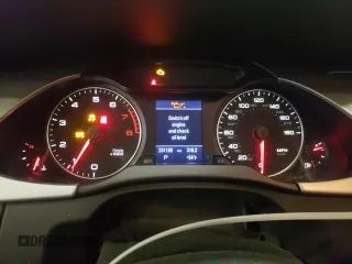 2009 Audi A4 Premium Plus z VIN WAUGF78K69A191505, wystawiony jako Copart lot #57347455 z przebiegiem 231 189 mil mil oraz Szkoda całkowita • Salvage title. Historia ofert i sprzedaży dostępna na DreamBid. Obrazek 9.