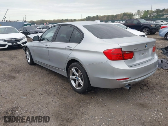 2015 BMW 3 Series 320i xDrive с VIN WBA3C3G55FNS73435, выставлен на аукционе IAAI как лот 42133912 с пробегом 111 663 миль миль и . История ставок и продаж доступна на DreamBid. Изображение 3.