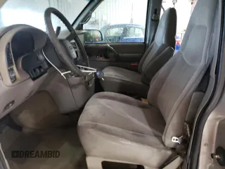2001 Chevrolet Astro z VIN 1GNEL19W01B143781, wystawiony jako Copart lot #58476275 z przebiegiem 157 888 mil mil oraz Szkoda całkowita • Salvage title. Historia ofert i sprzedaży dostępna na DreamBid. Obrazek 7.