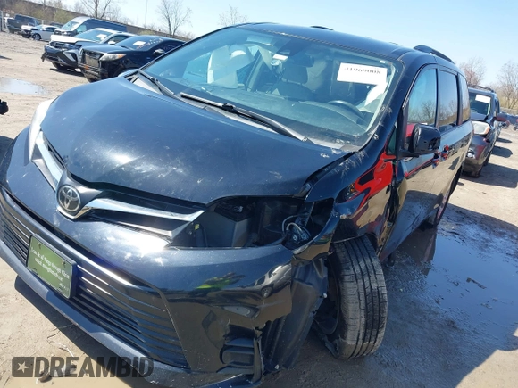 2018 Toyota Sienna LE Auto Access Seat with VIN 5TDKZ3DC3JS926847, listed as a IAAI auction lot 41969008 with 97,189 mi miles. Bid and sale history available at carsss.com. Image 18.